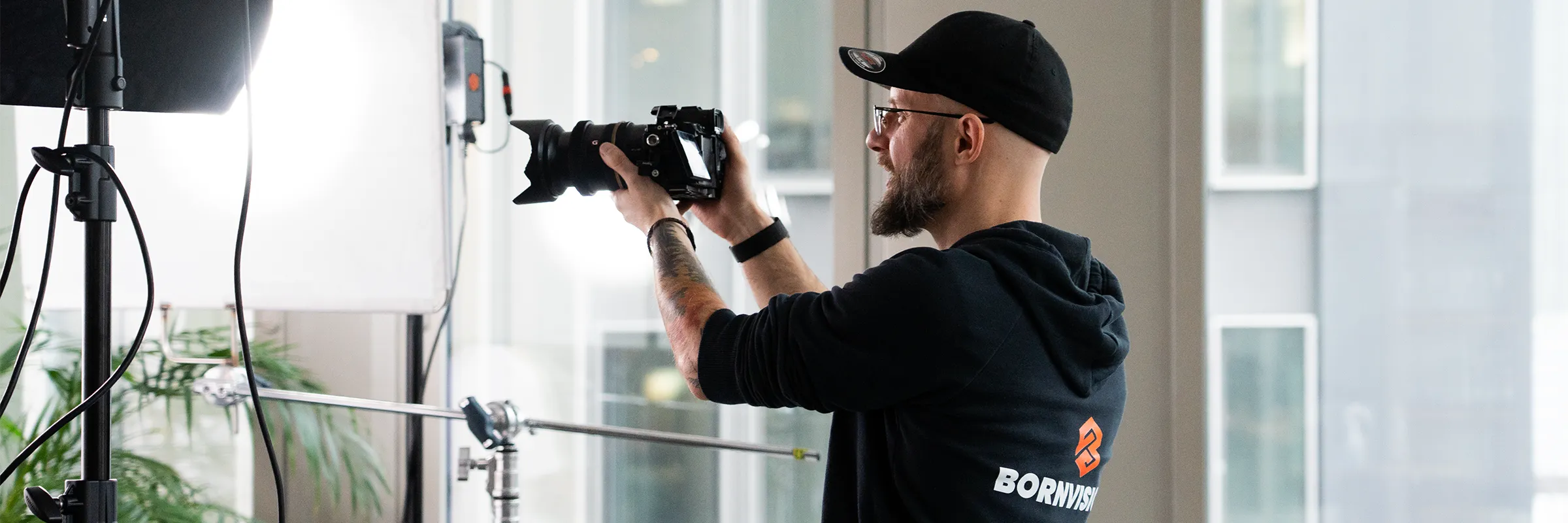 Chris Born bei der Arbeit am Set